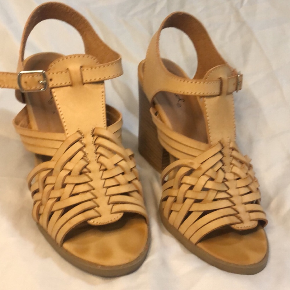 Tan espadrilles with block heel.
